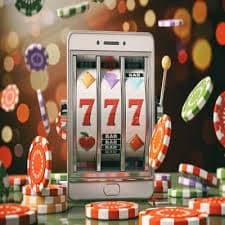 Pengguna mobile membaca aturan akun